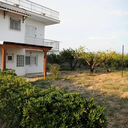 Holiday home στον λεμονόκηπο Nerantza