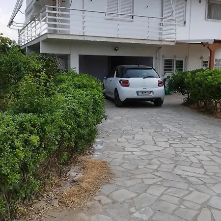 στον λεμονόκηπο Nerántza