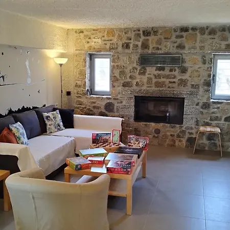 στον λεμονόκηπο Holiday home Nerantza