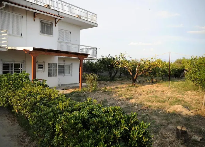 Vakantiehuis στον λεμονόκηπο Nerántza