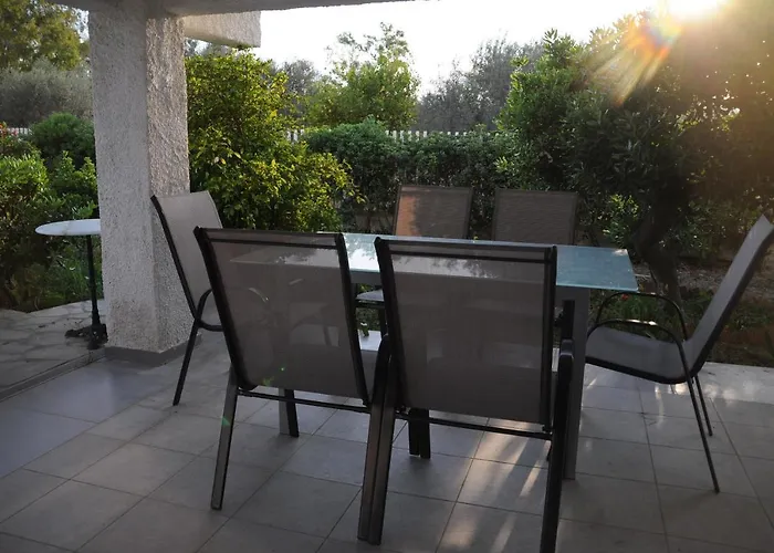 στον λεμονόκηπο Nerántza