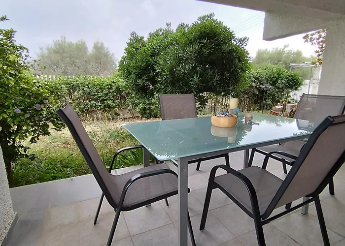 στον λεμονόκηπο Nerántza